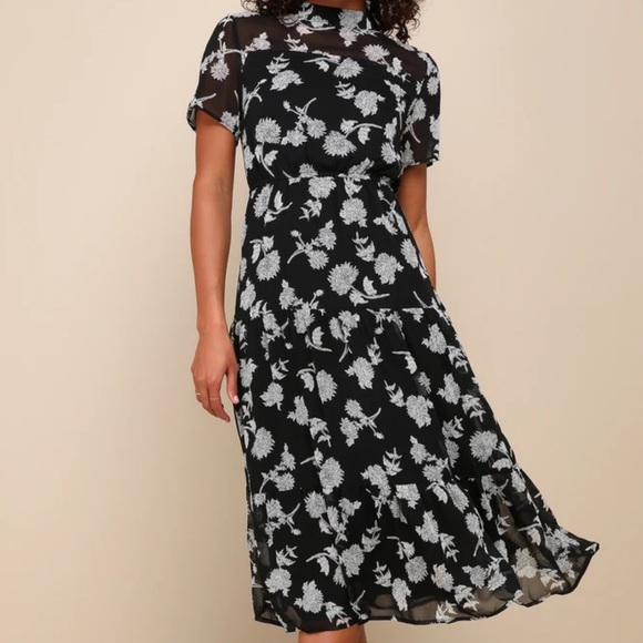Lulus Dresses & Skirts - Lulus Floral Dressed Up Midi Dress